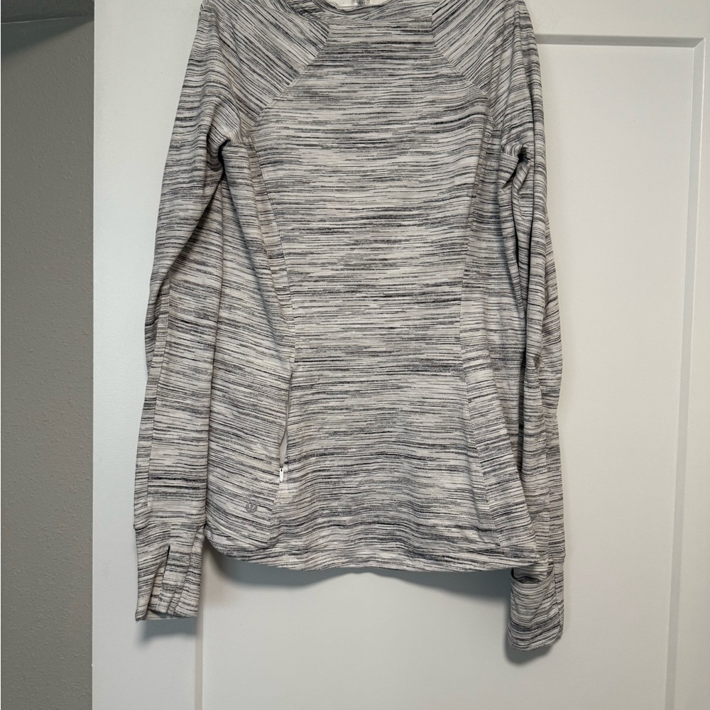 Lululemon Runderful Long Sleeve Size 10 - Picture 5 of 7